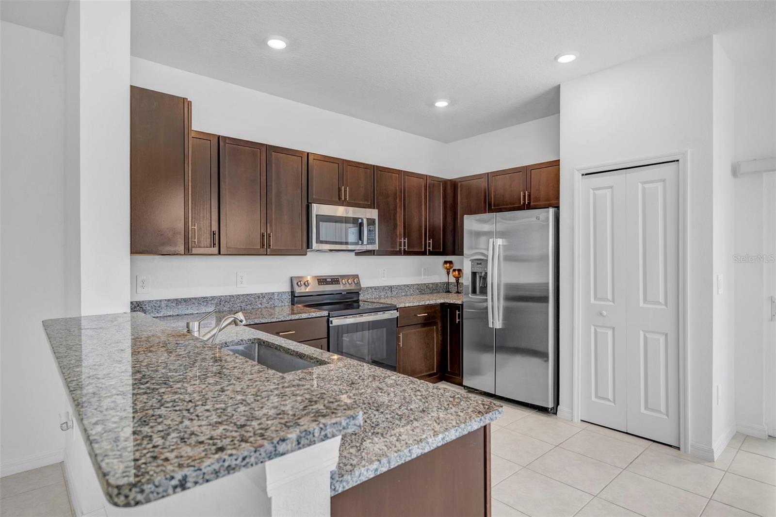 Image 14 of 58 For 2524 Sunray Venus Way