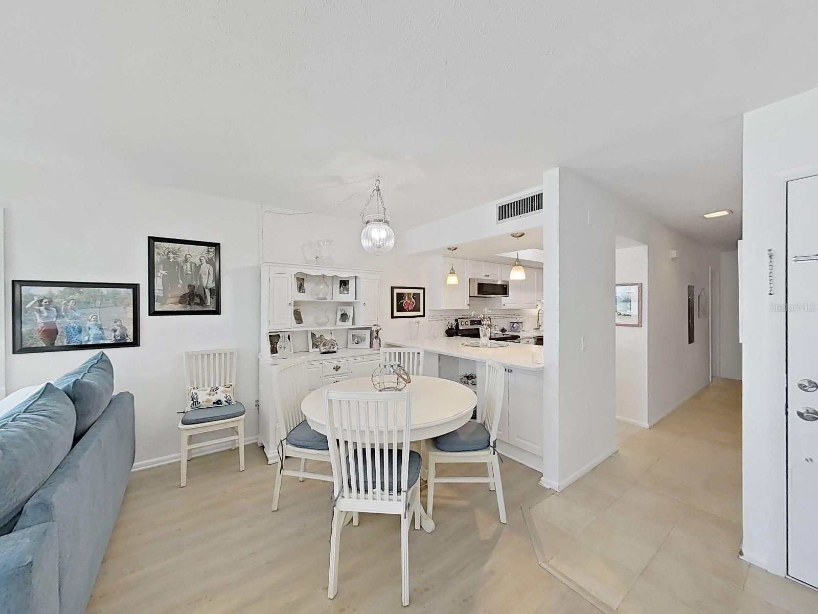 Image 10 of 51 For 19020 Gulf Boulevard 8