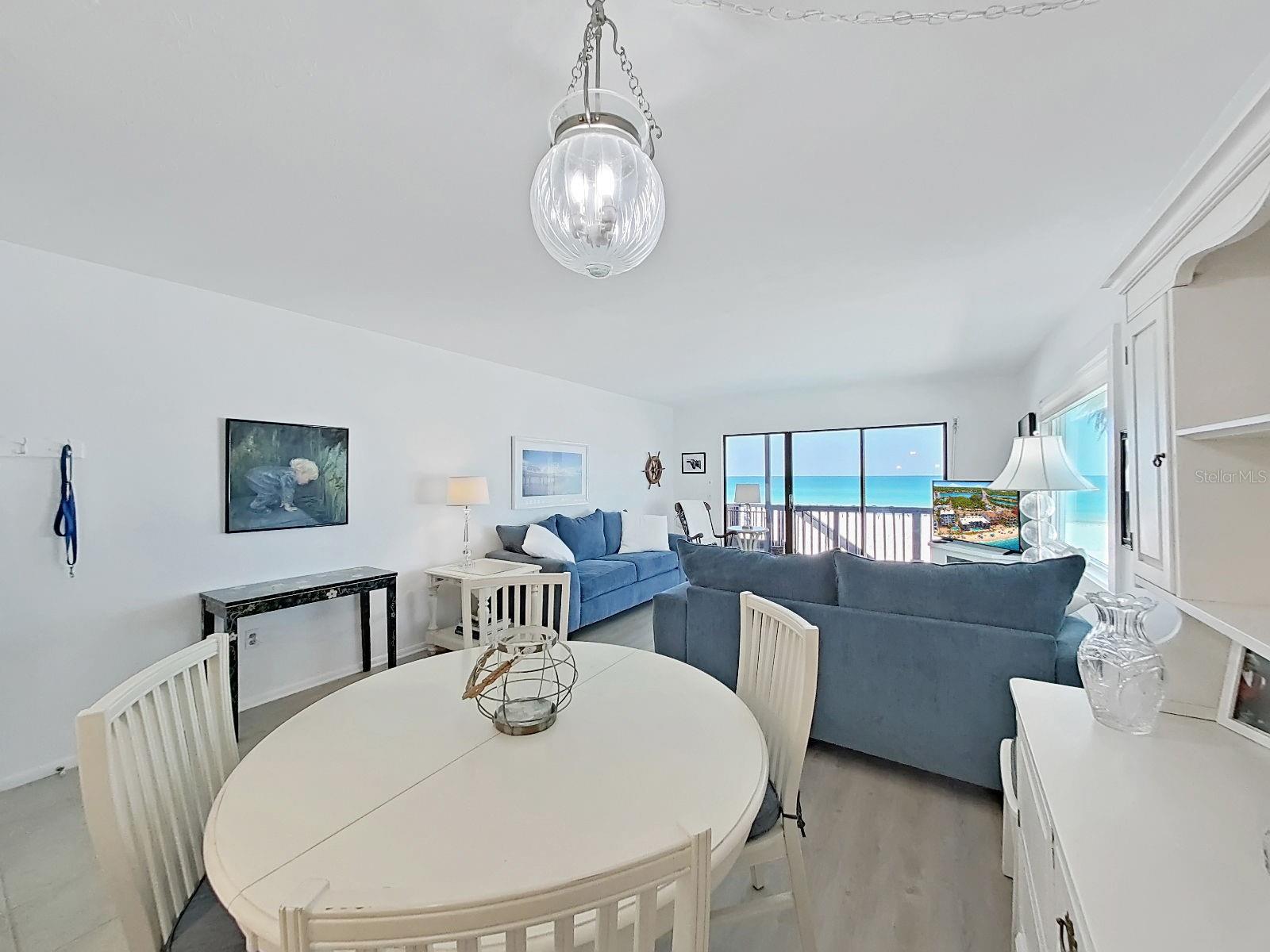 Image 11 of 51 For 19020 Gulf Boulevard 8