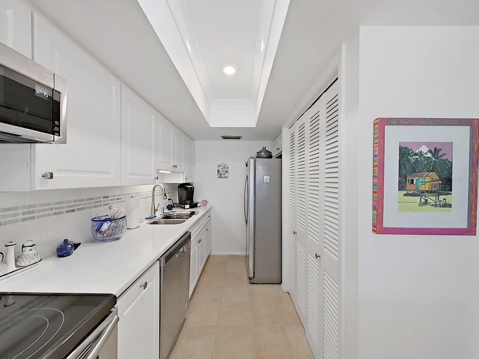 Image 17 of 51 For 19020 Gulf Boulevard 8