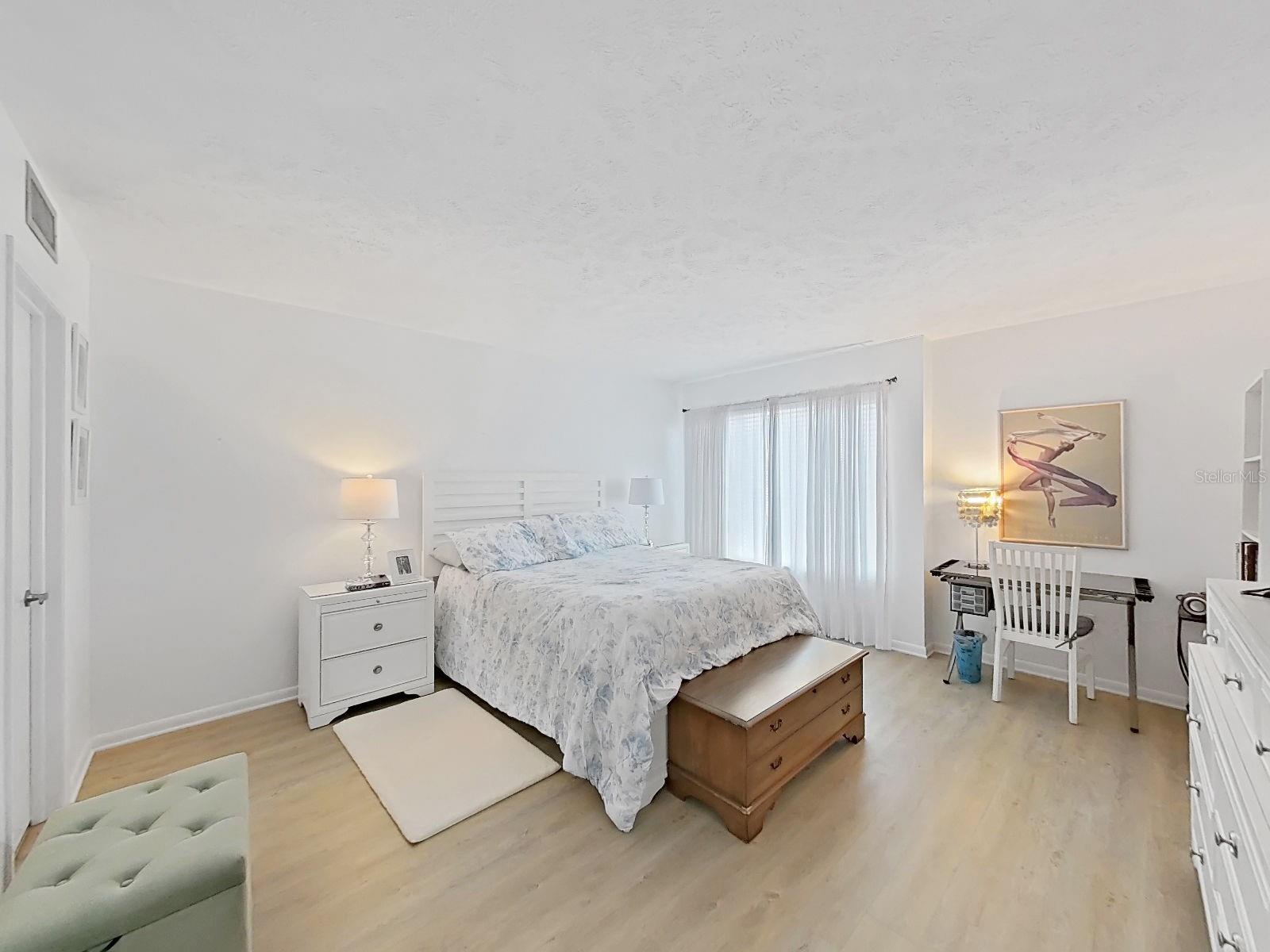 Image 19 of 51 For 19020 Gulf Boulevard 8