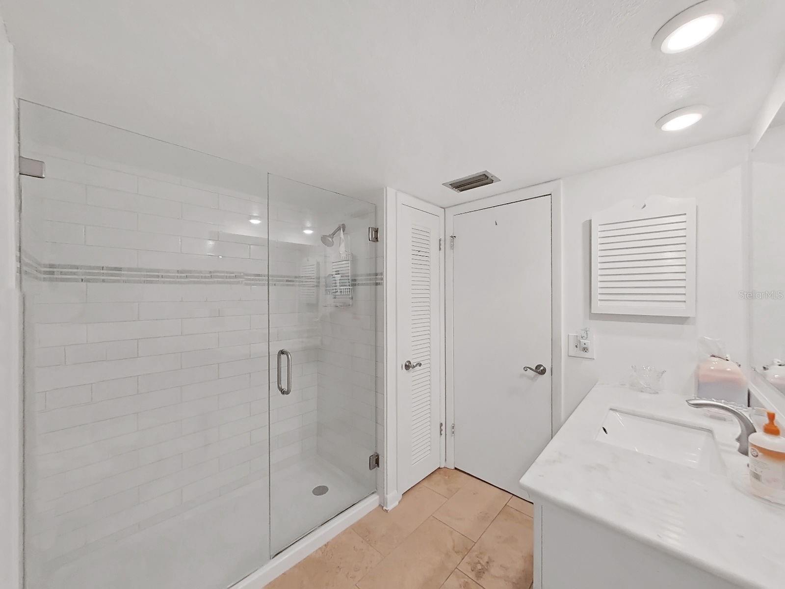 Image 22 of 51 For 19020 Gulf Boulevard 8