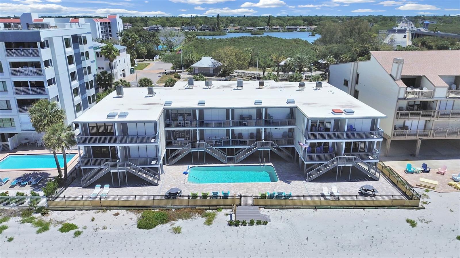 Image 4 of 51 For 19020 Gulf Boulevard 8