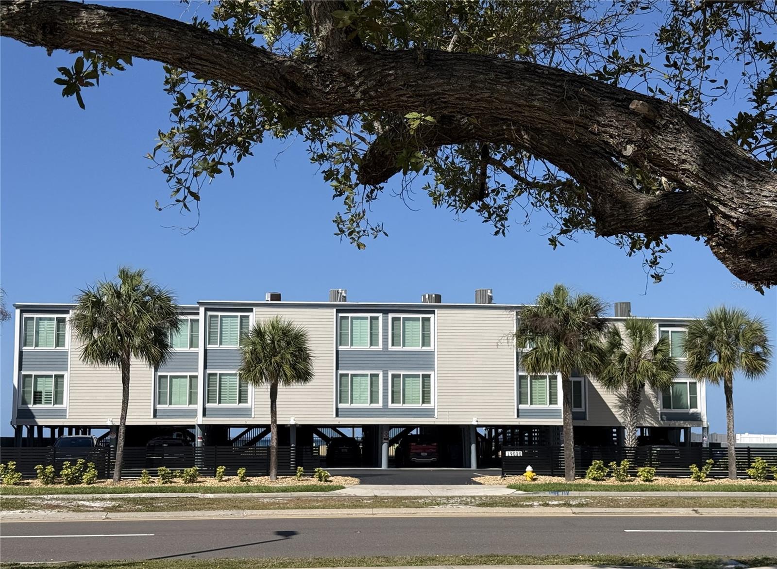 Image 42 of 51 For 19020 Gulf Boulevard 8