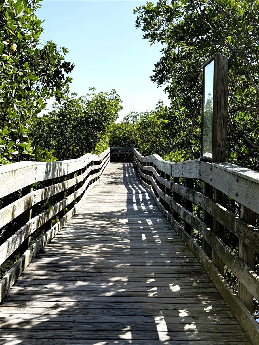 Image 44 of 51 For 19020 Gulf Boulevard 8