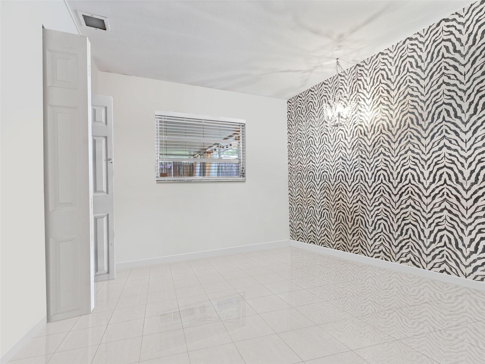 Image 13 of 36 For 12510 Noreast Lake Drive