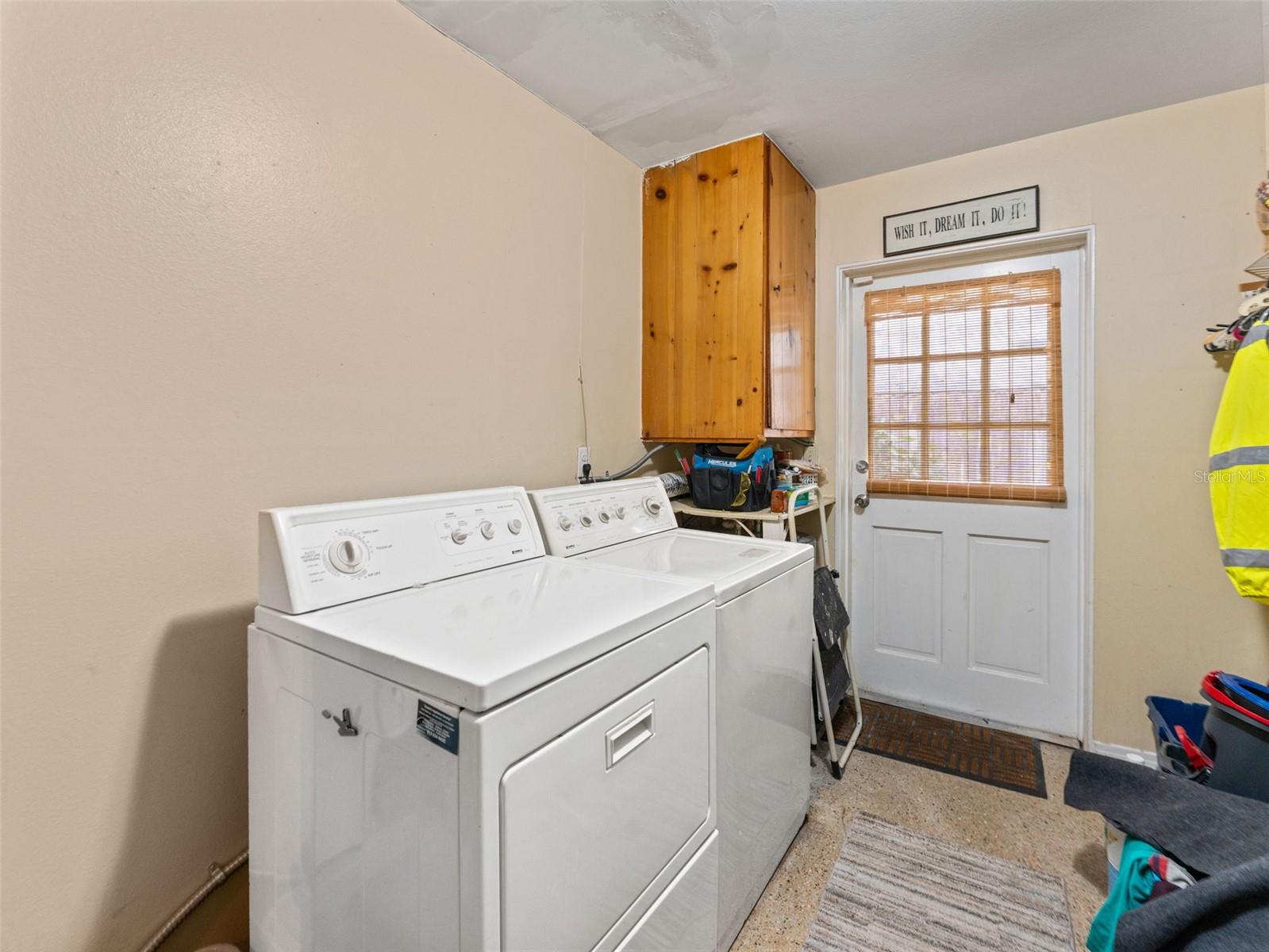 Image 19 of 36 For 12510 Noreast Lake Drive