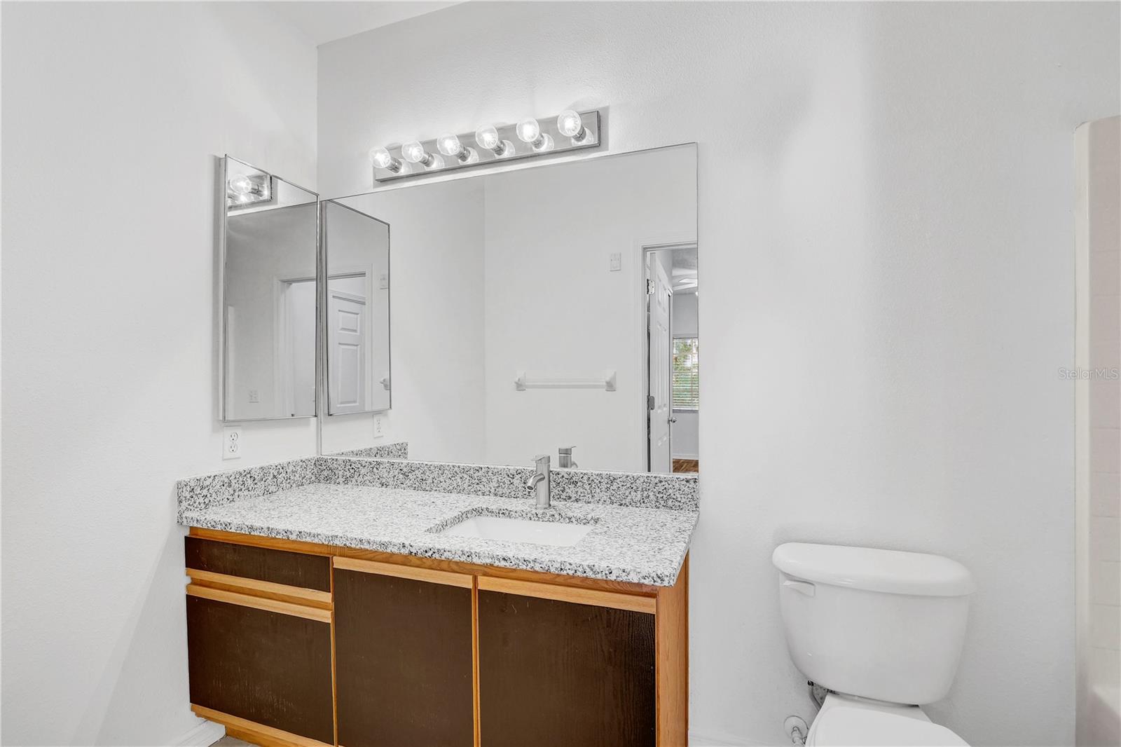 Image 20 of 40 For 6014 Portsdale Place 202