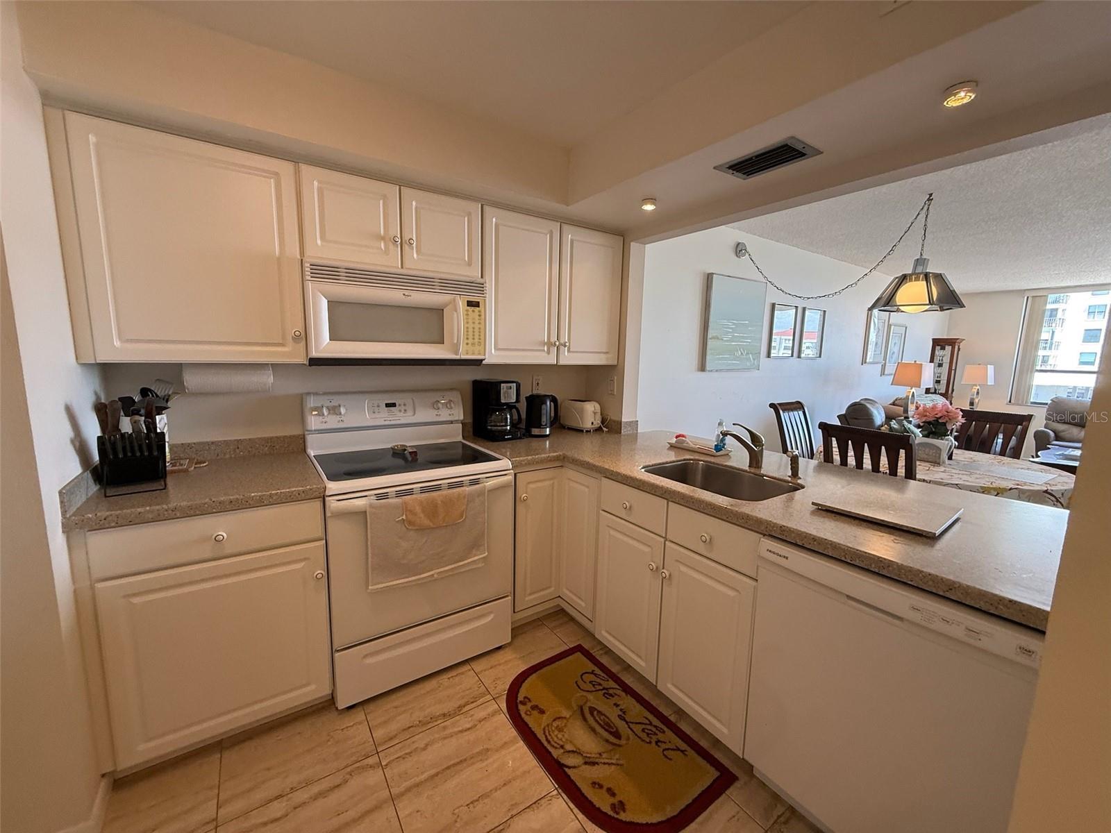 Image 9 of 22 For 6279 Sun Boulevard 403