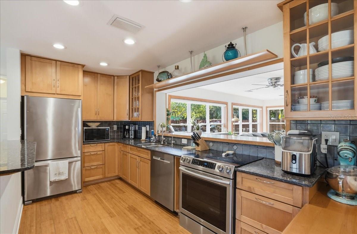 Image 11 of 62 For 700 66th Avenue S