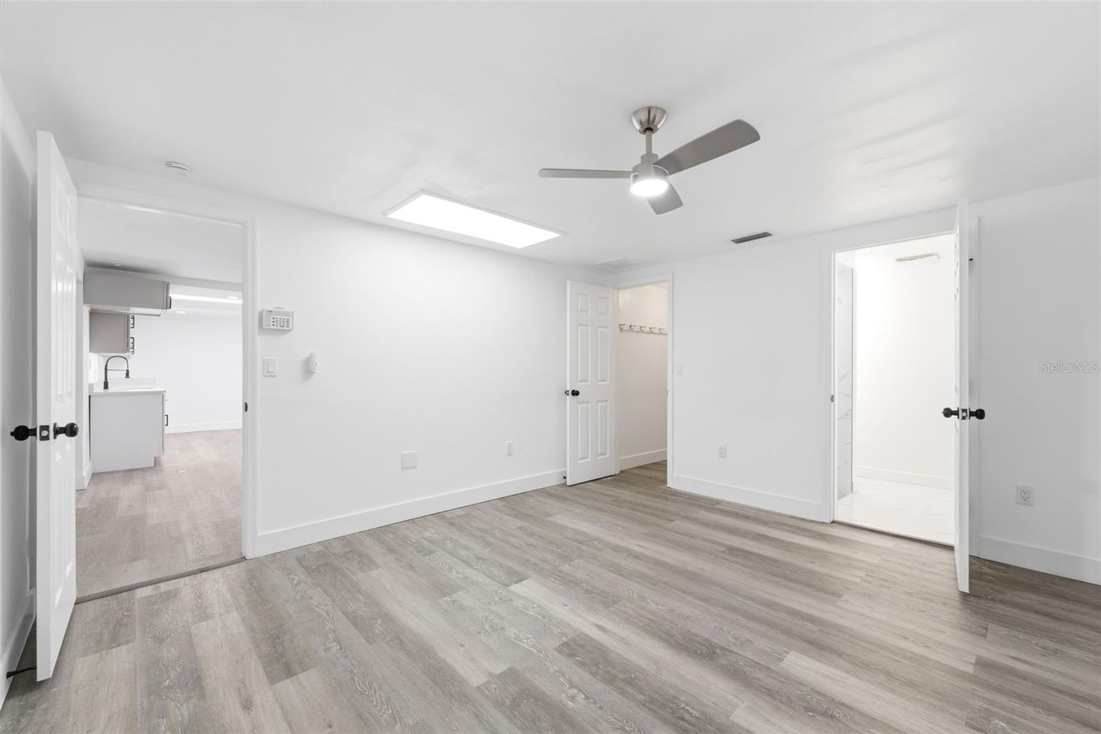 Image 11 of 23 For 3673 Rockaway Dr