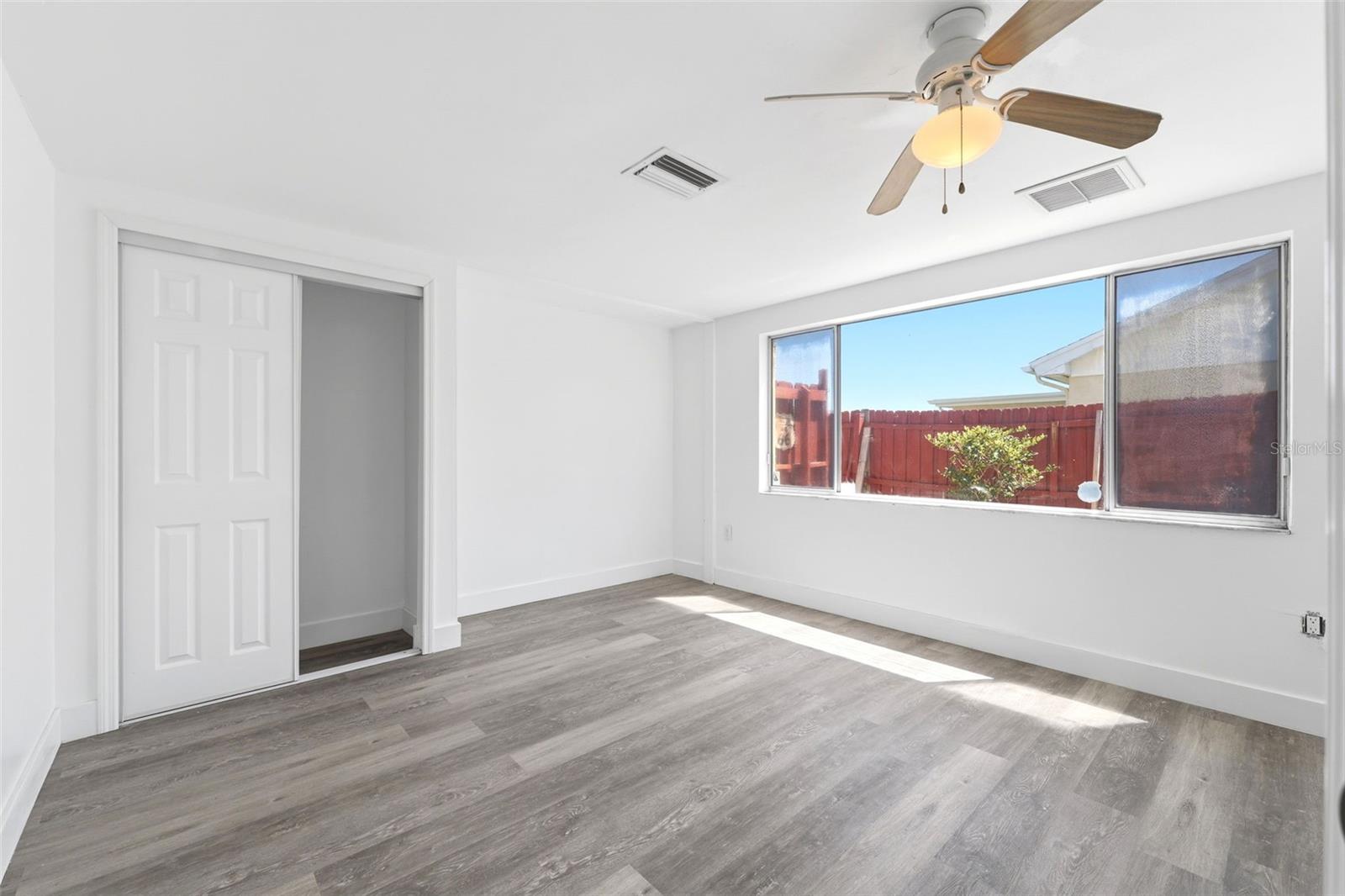 Image 14 of 23 For 3673 Rockaway Dr