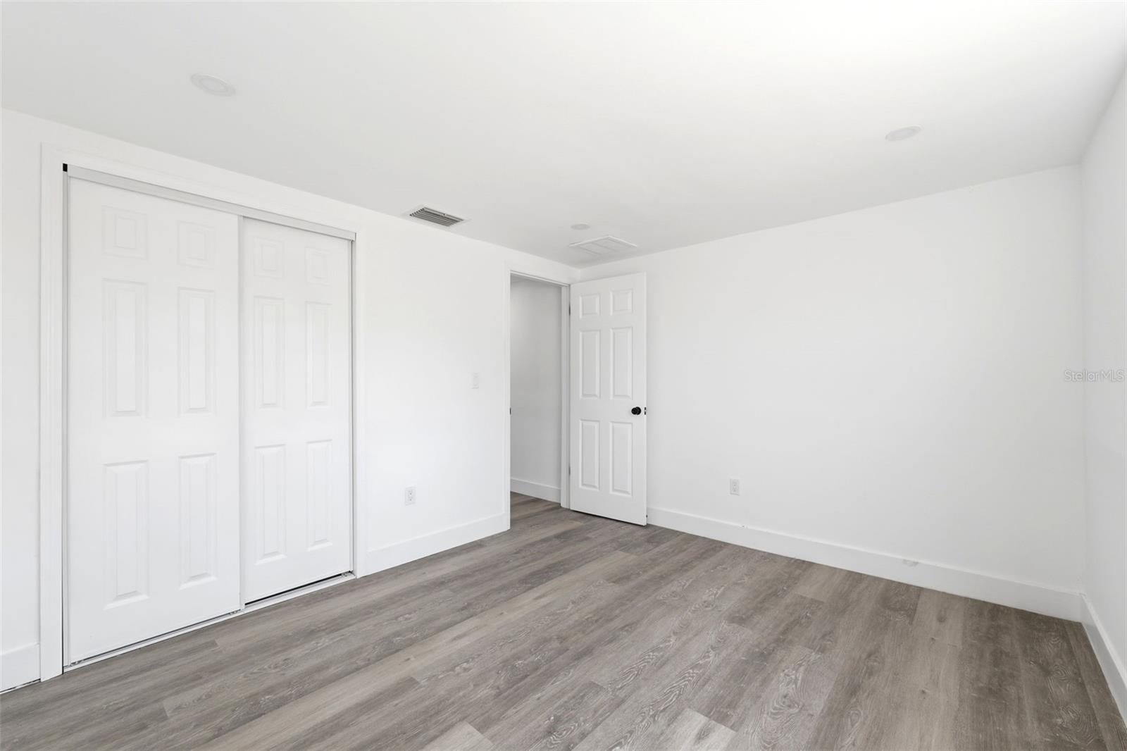 Image 15 of 23 For 3673 Rockaway Dr