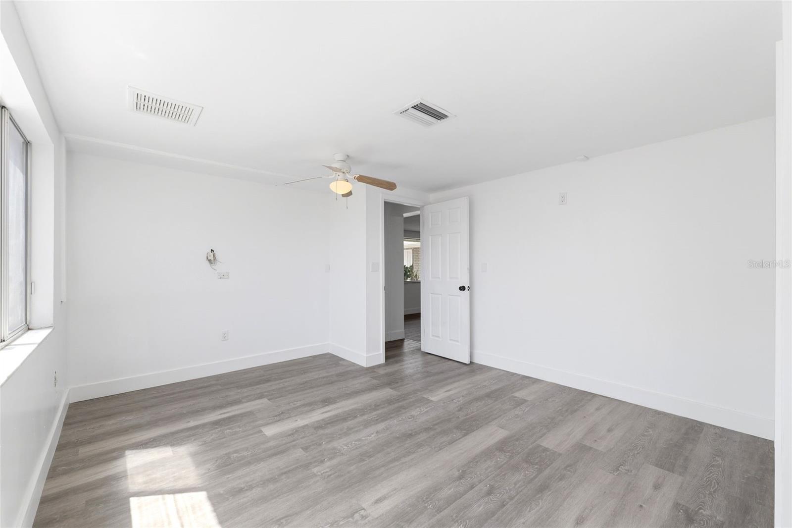 Image 17 of 23 For 3673 Rockaway Dr