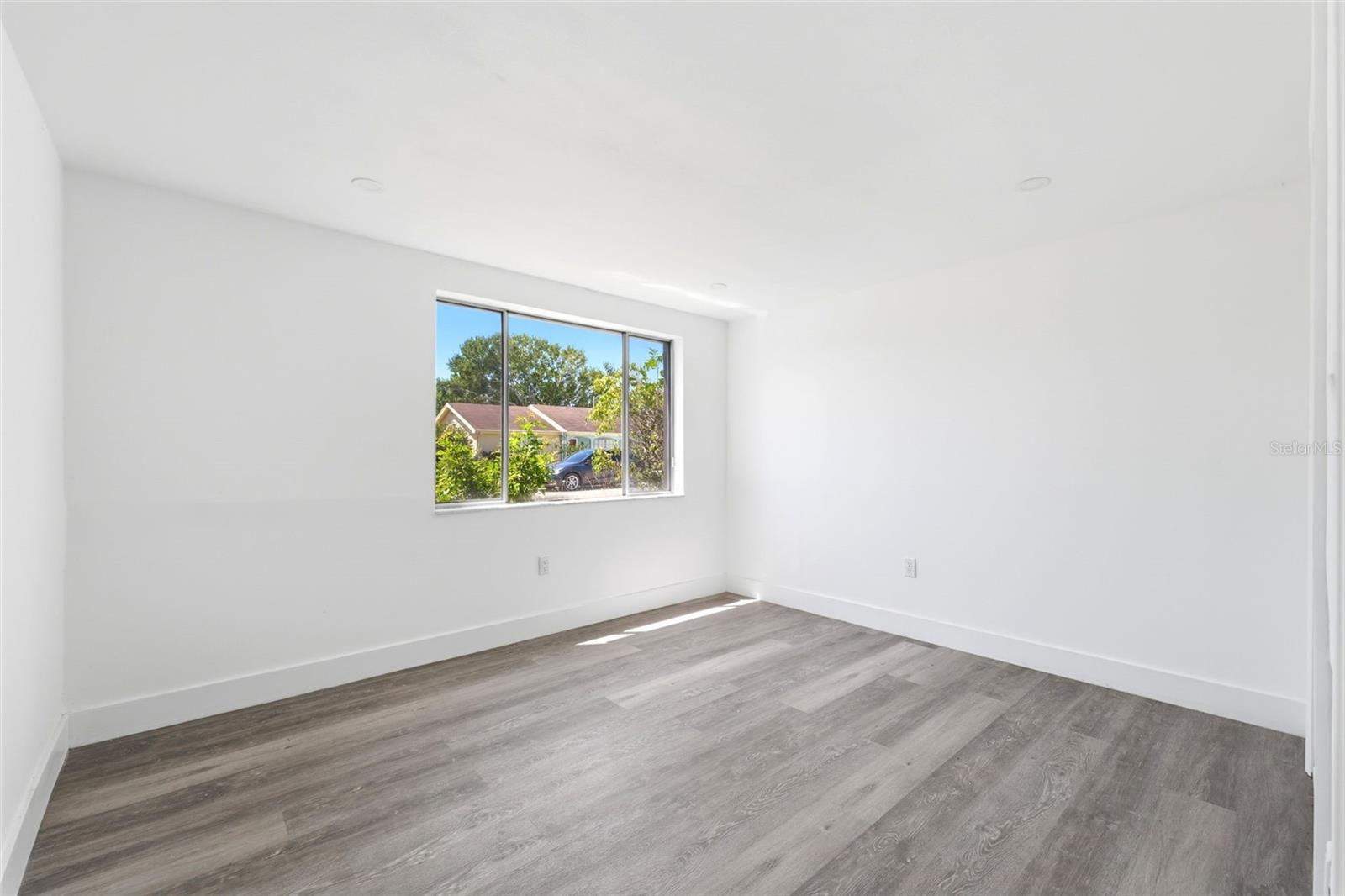 Image 18 of 23 For 3673 Rockaway Dr