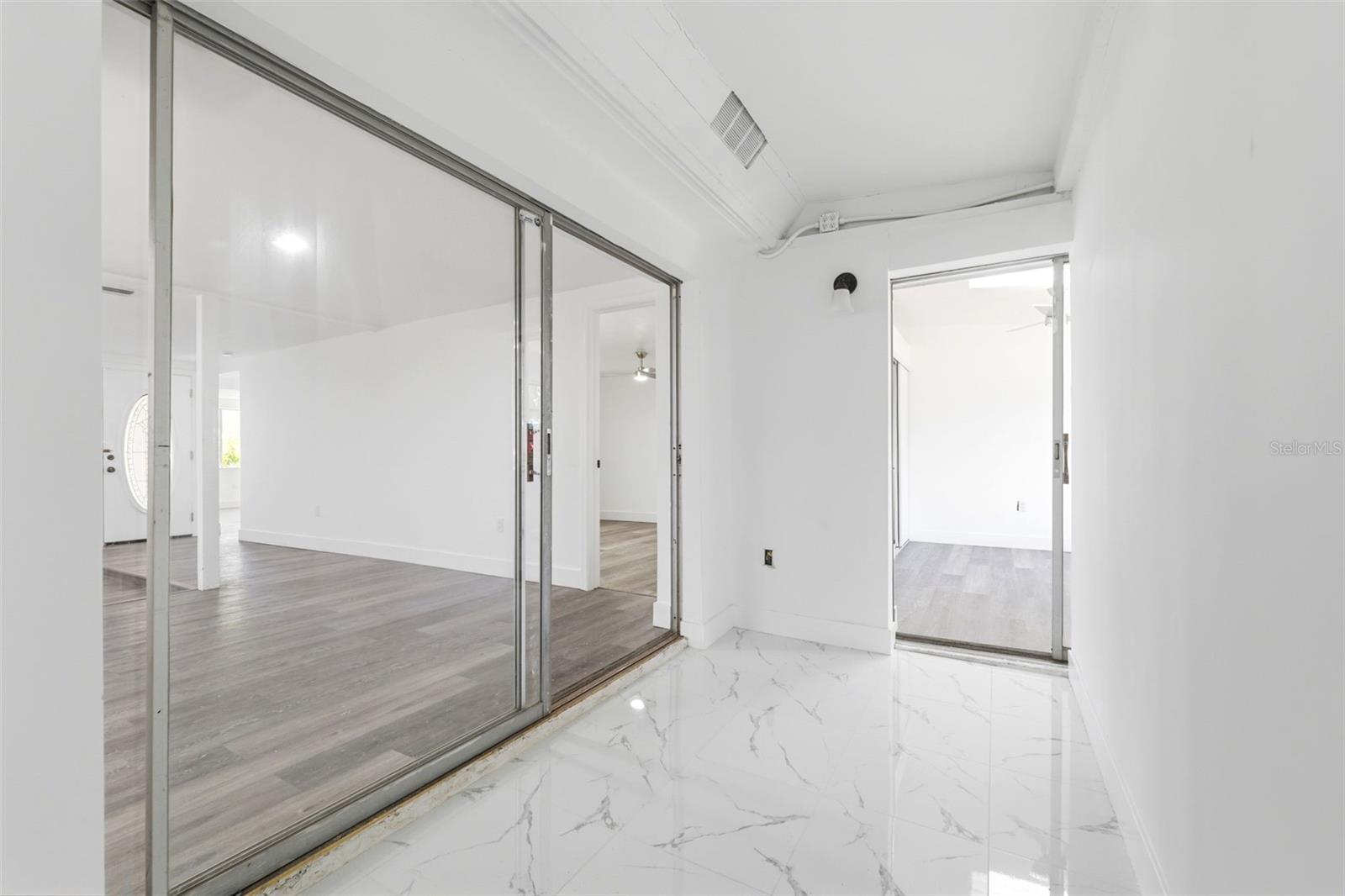 Image 19 of 23 For 3673 Rockaway Dr