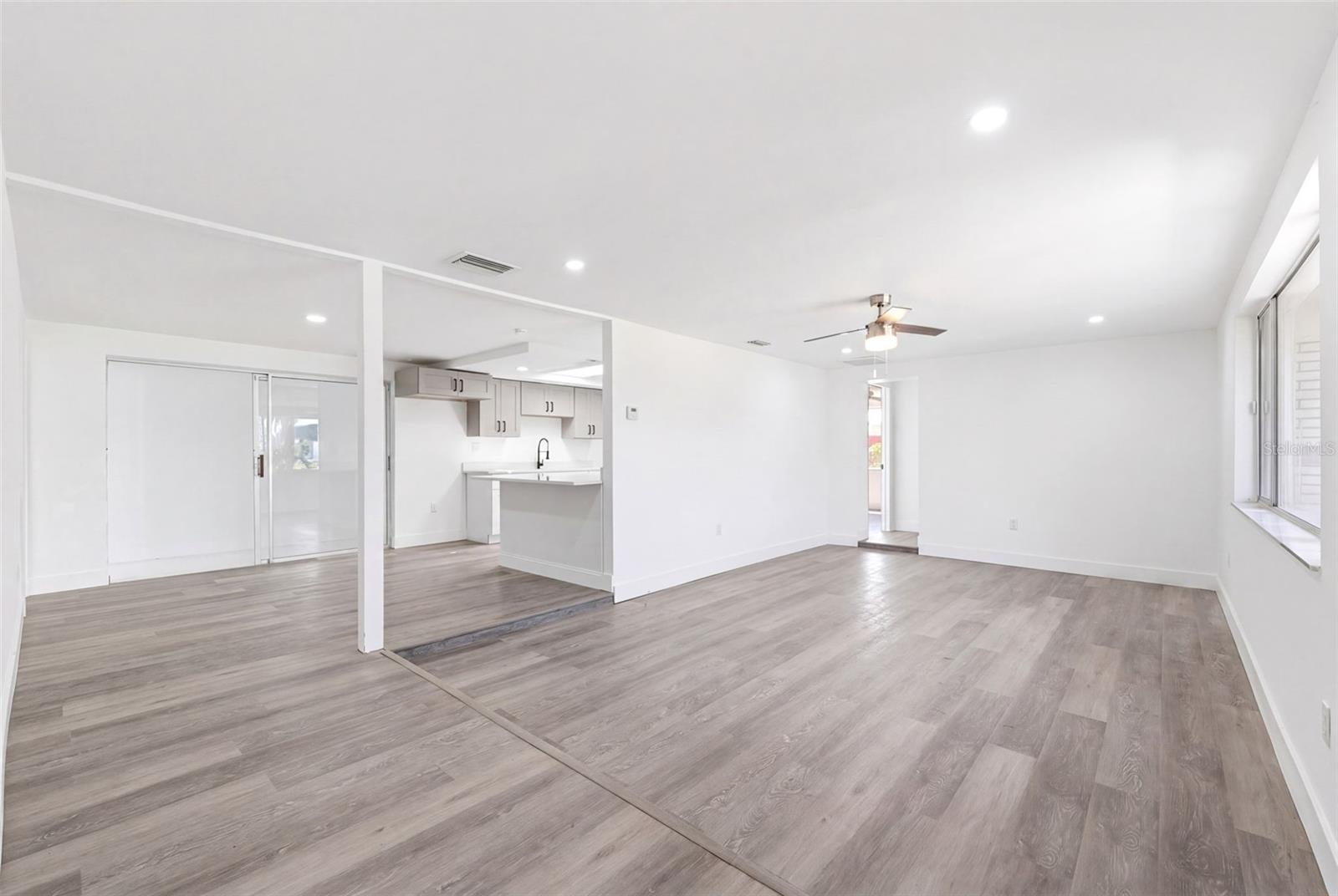 Image 4 of 23 For 3673 Rockaway Dr