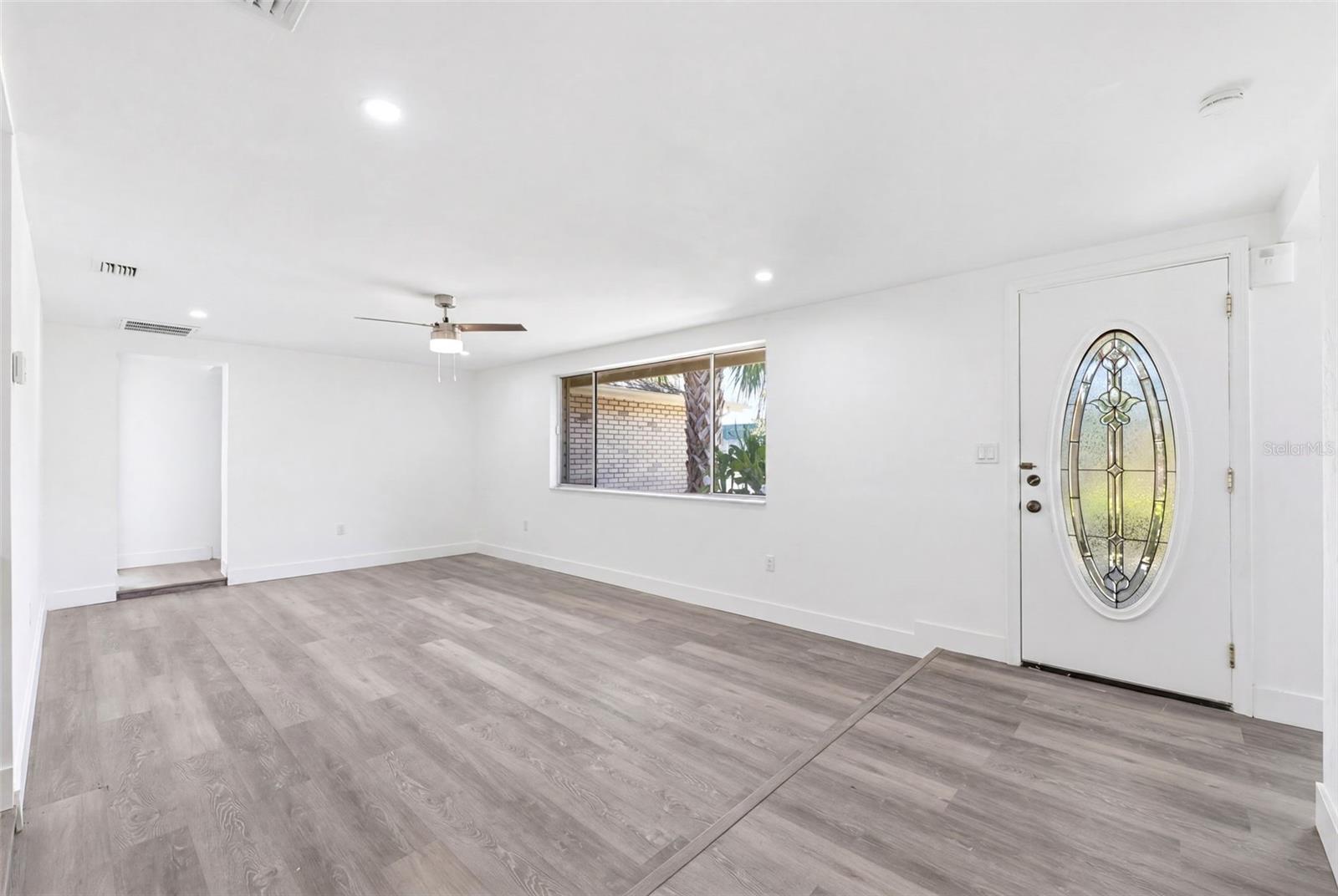 Image 5 of 23 For 3673 Rockaway Dr