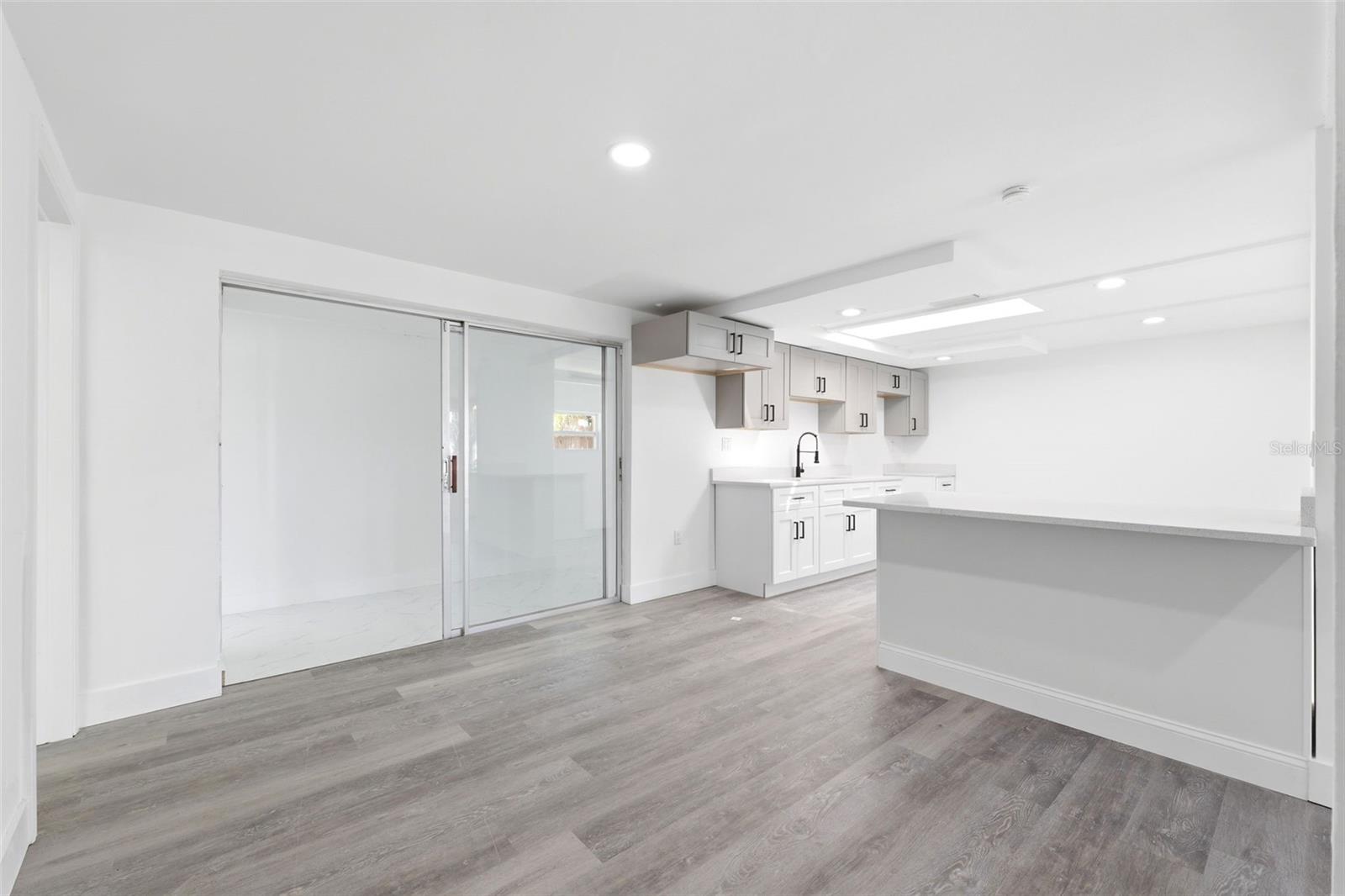 Image 6 of 23 For 3673 Rockaway Dr