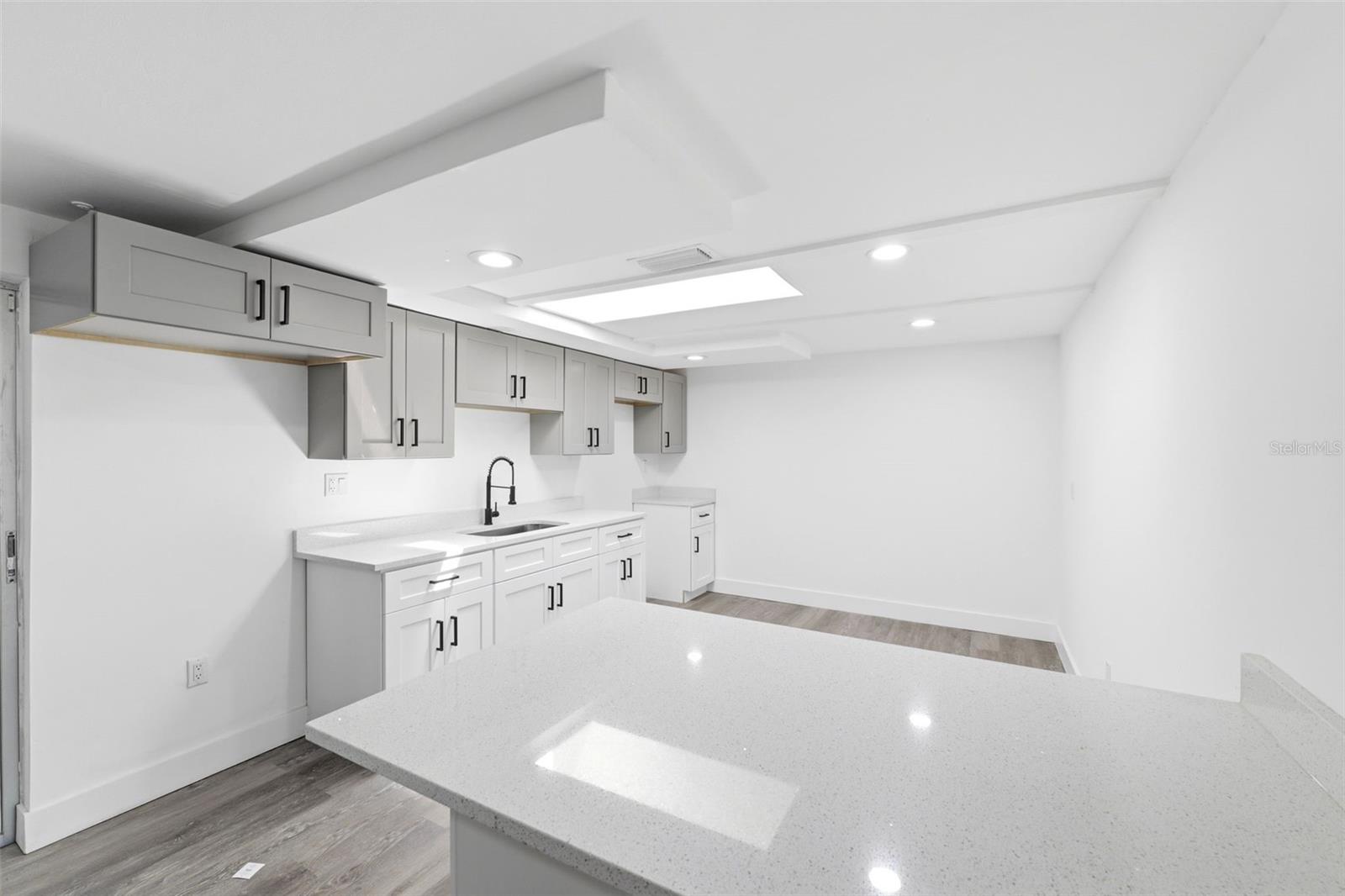 Image 7 of 23 For 3673 Rockaway Dr