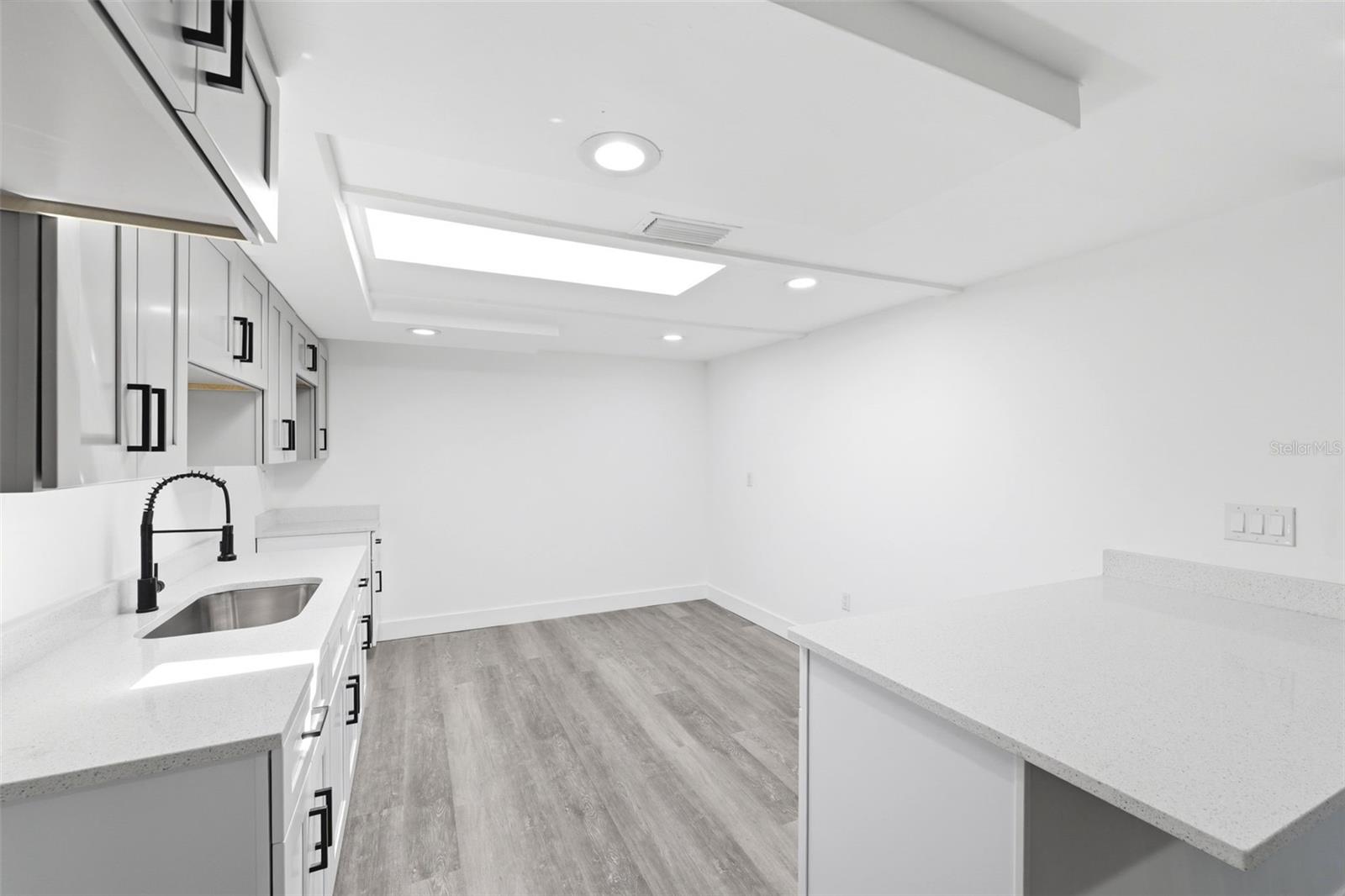 Image 8 of 23 For 3673 Rockaway Dr