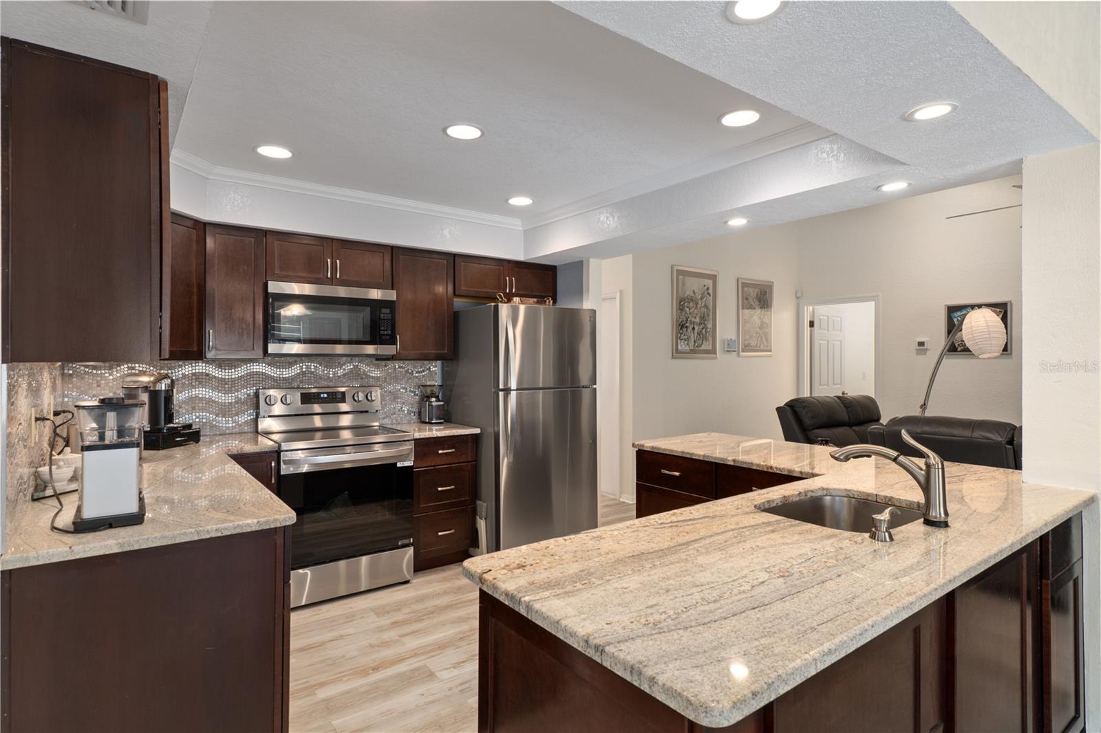 Listing photo id 13 for 18652 Autumn Lake Boulevard