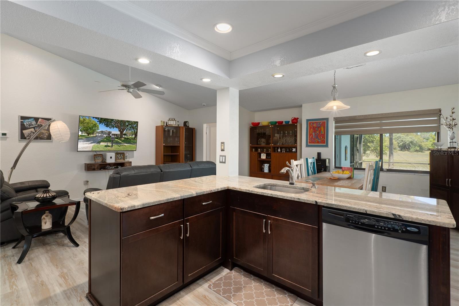 Listing photo id 14 for 18652 Autumn Lake Boulevard