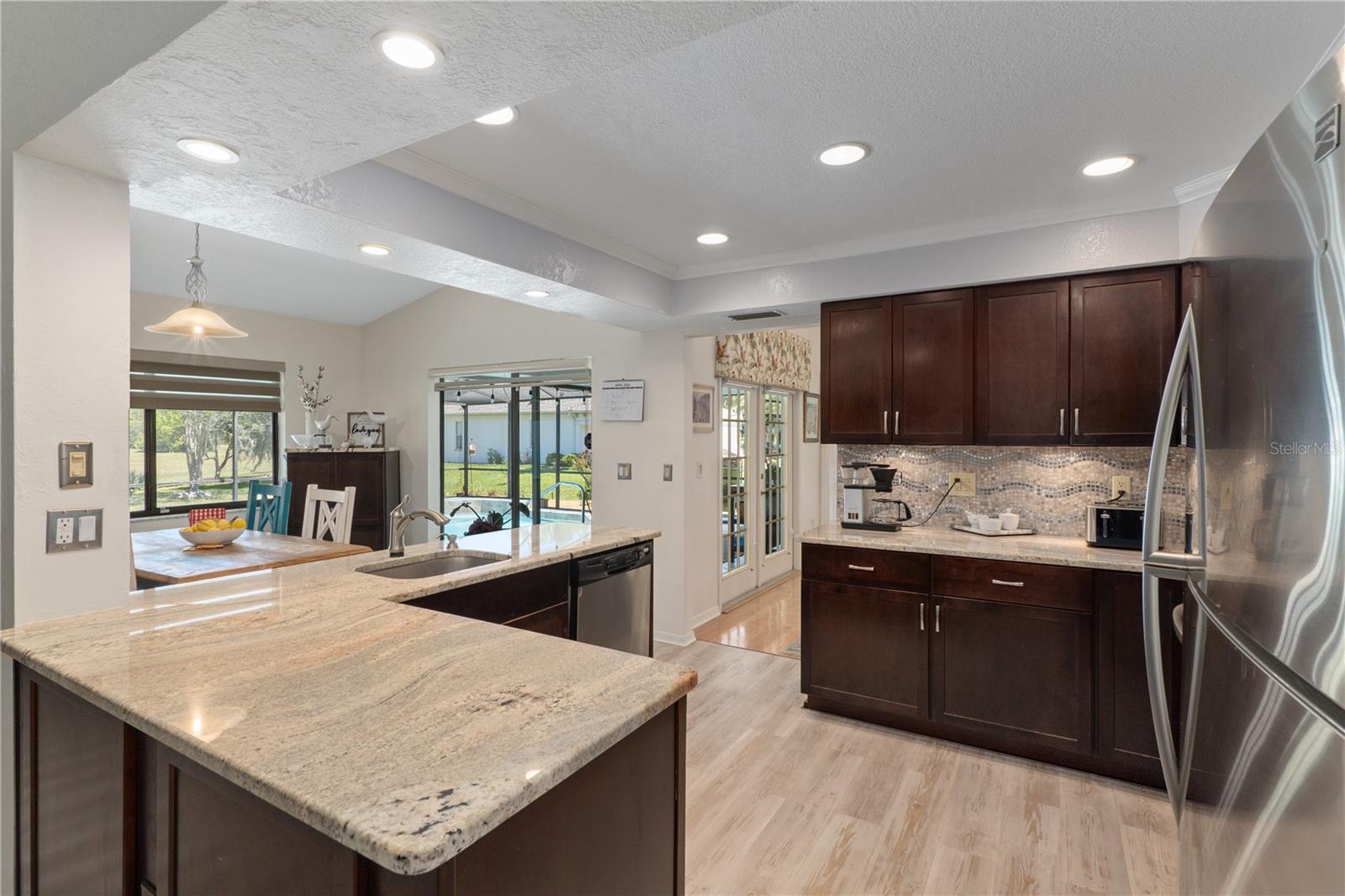 Listing photo id 15 for 18652 Autumn Lake Boulevard