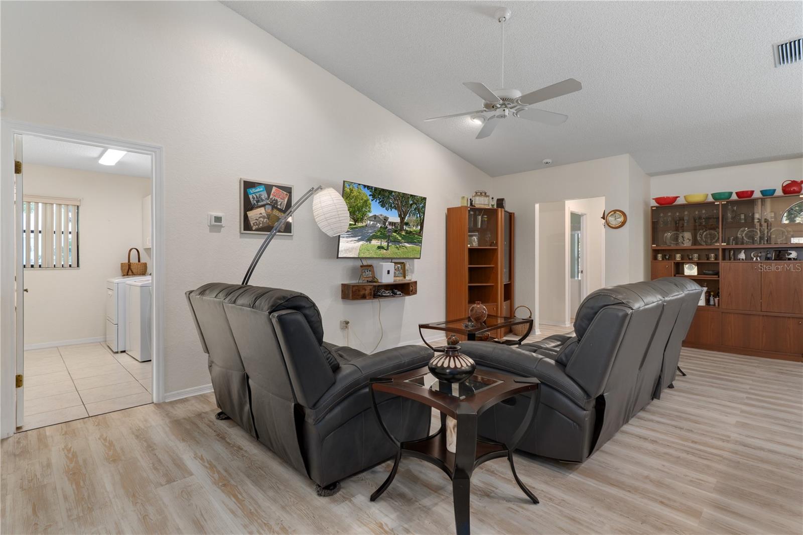 Listing photo id 16 for 18652 Autumn Lake Boulevard