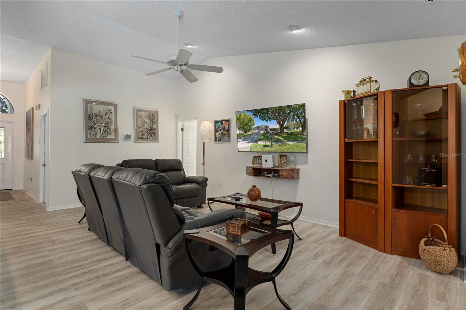 Listing photo id 17 for 18652 Autumn Lake Boulevard