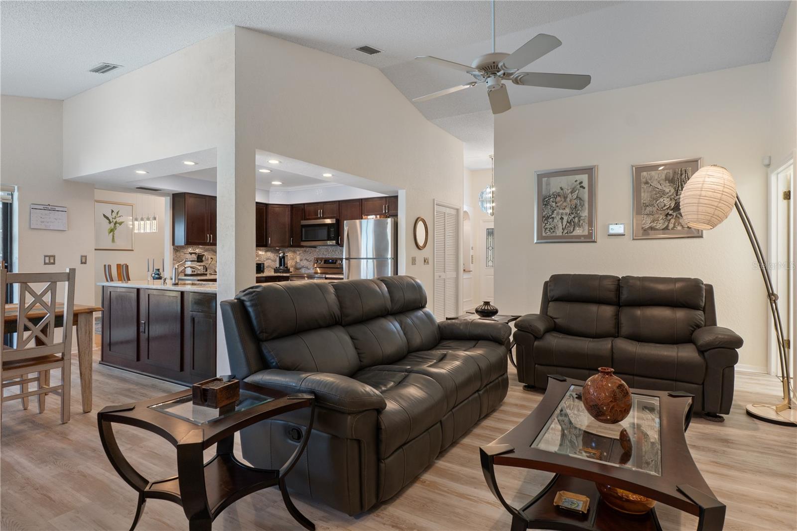 Listing photo id 19 for 18652 Autumn Lake Boulevard