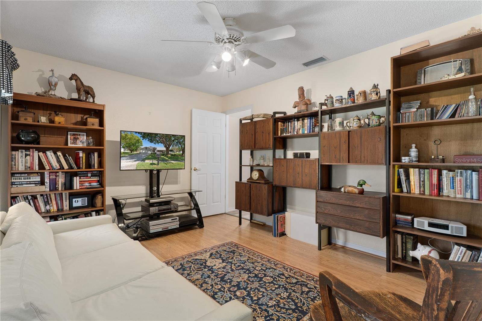 Listing photo id 21 for 18652 Autumn Lake Boulevard