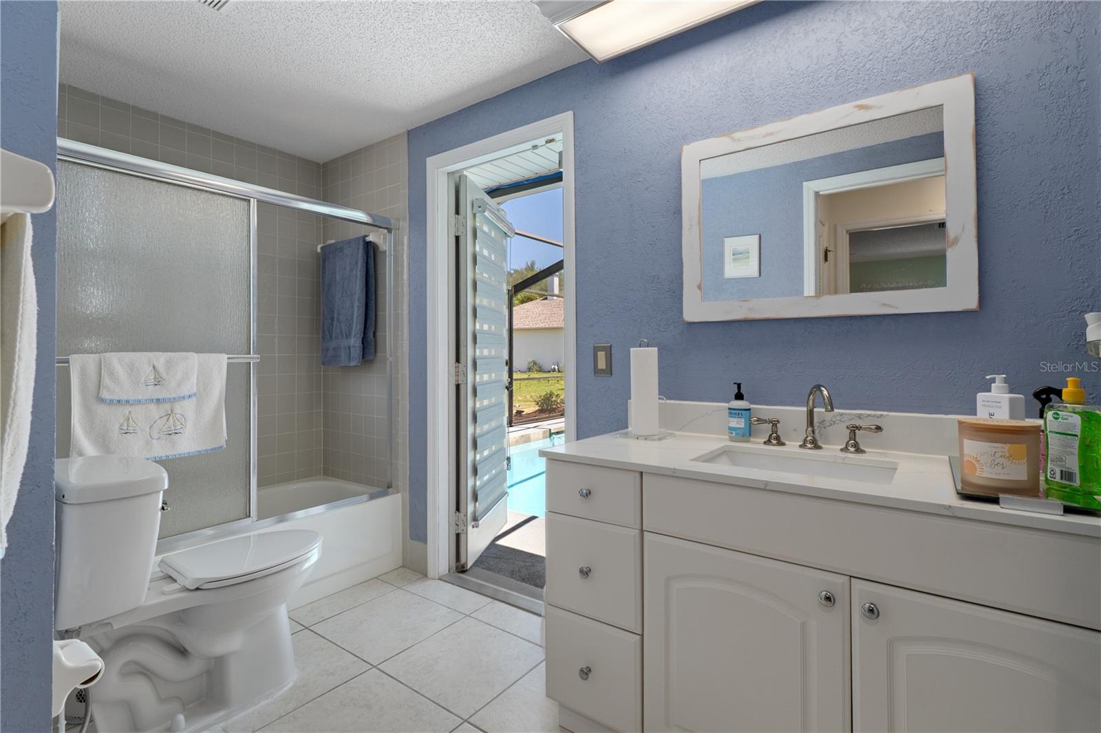 Listing photo id 24 for 18652 Autumn Lake Boulevard