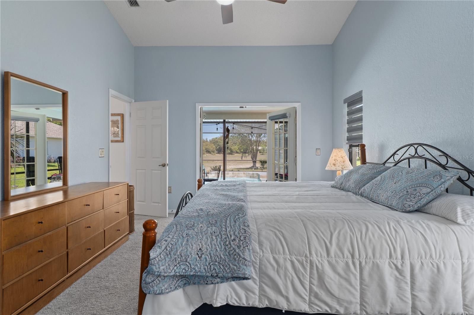 Listing photo id 27 for 18652 Autumn Lake Boulevard