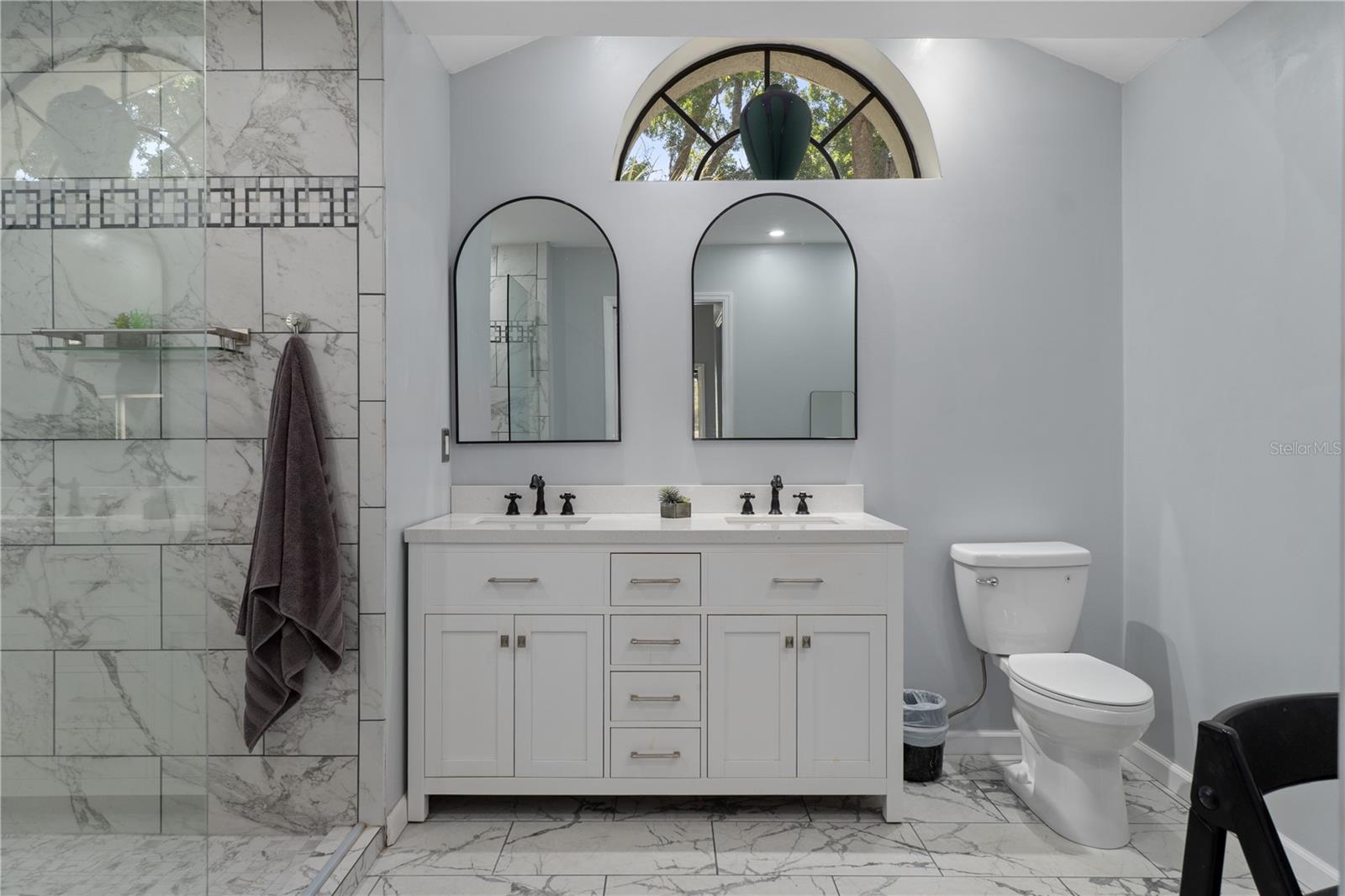 Listing photo id 29 for 18652 Autumn Lake Boulevard