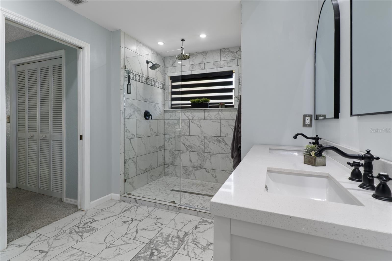 Listing photo id 31 for 18652 Autumn Lake Boulevard