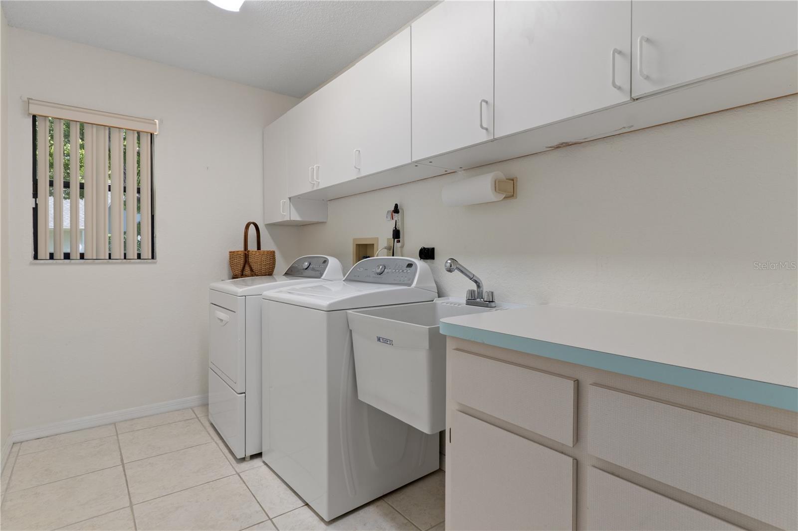 Listing photo id 32 for 18652 Autumn Lake Boulevard