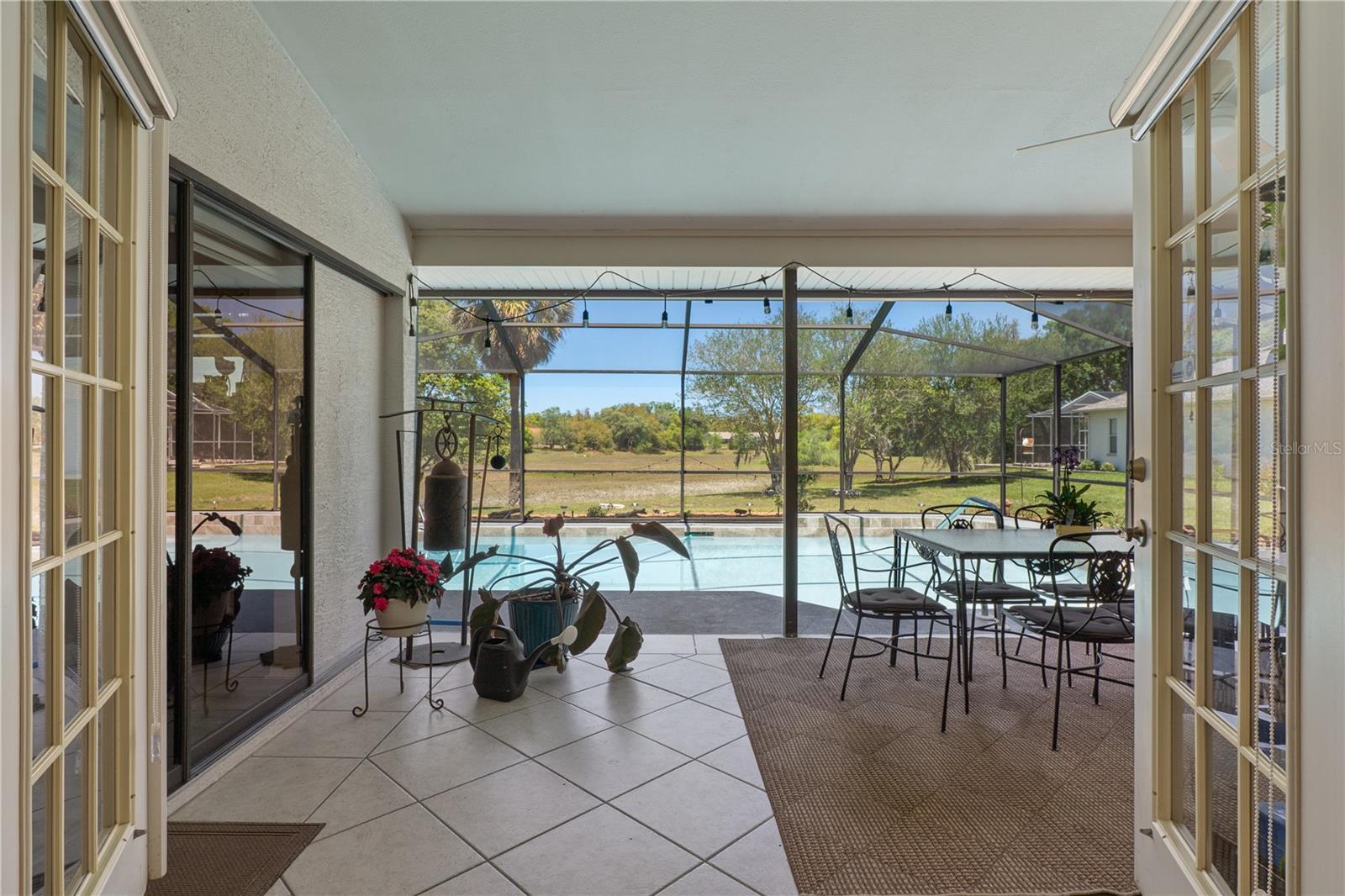 Listing photo id 33 for 18652 Autumn Lake Boulevard