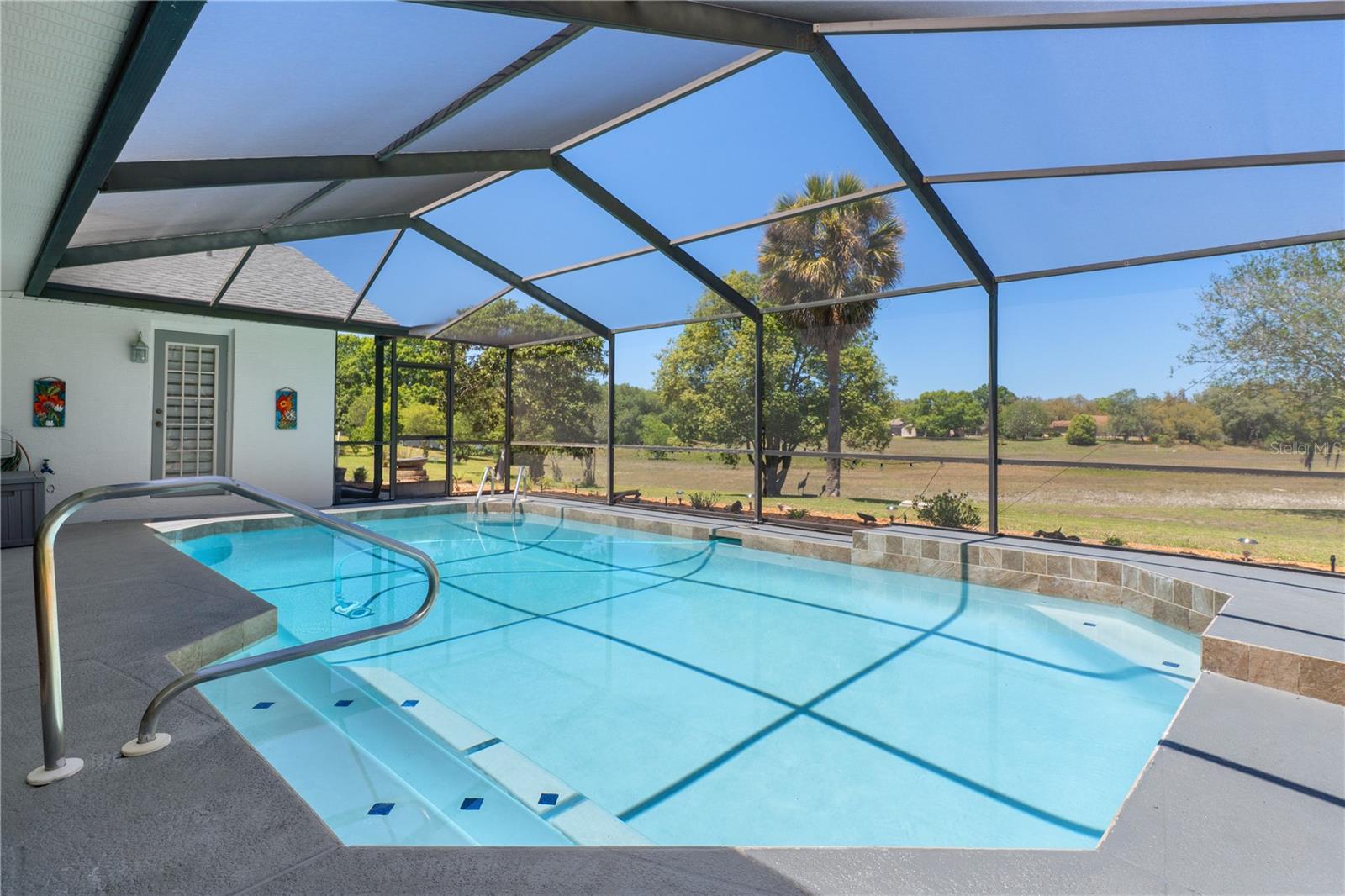 Listing photo id 37 for 18652 Autumn Lake Boulevard