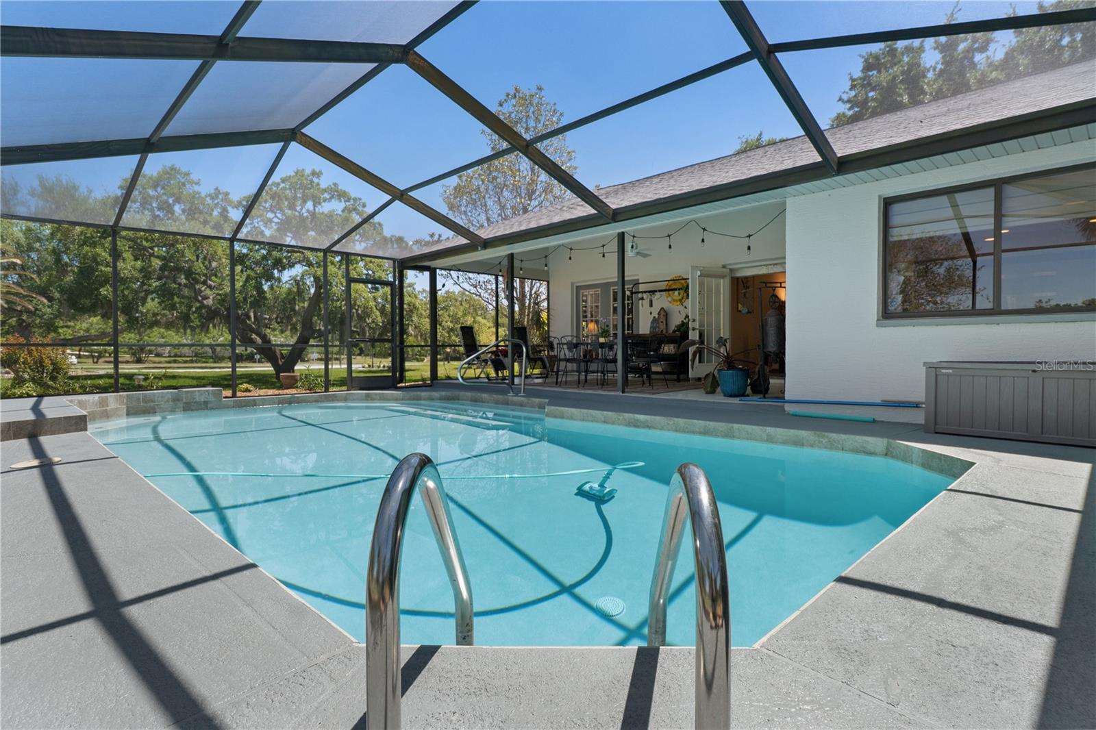 Listing photo id 39 for 18652 Autumn Lake Boulevard