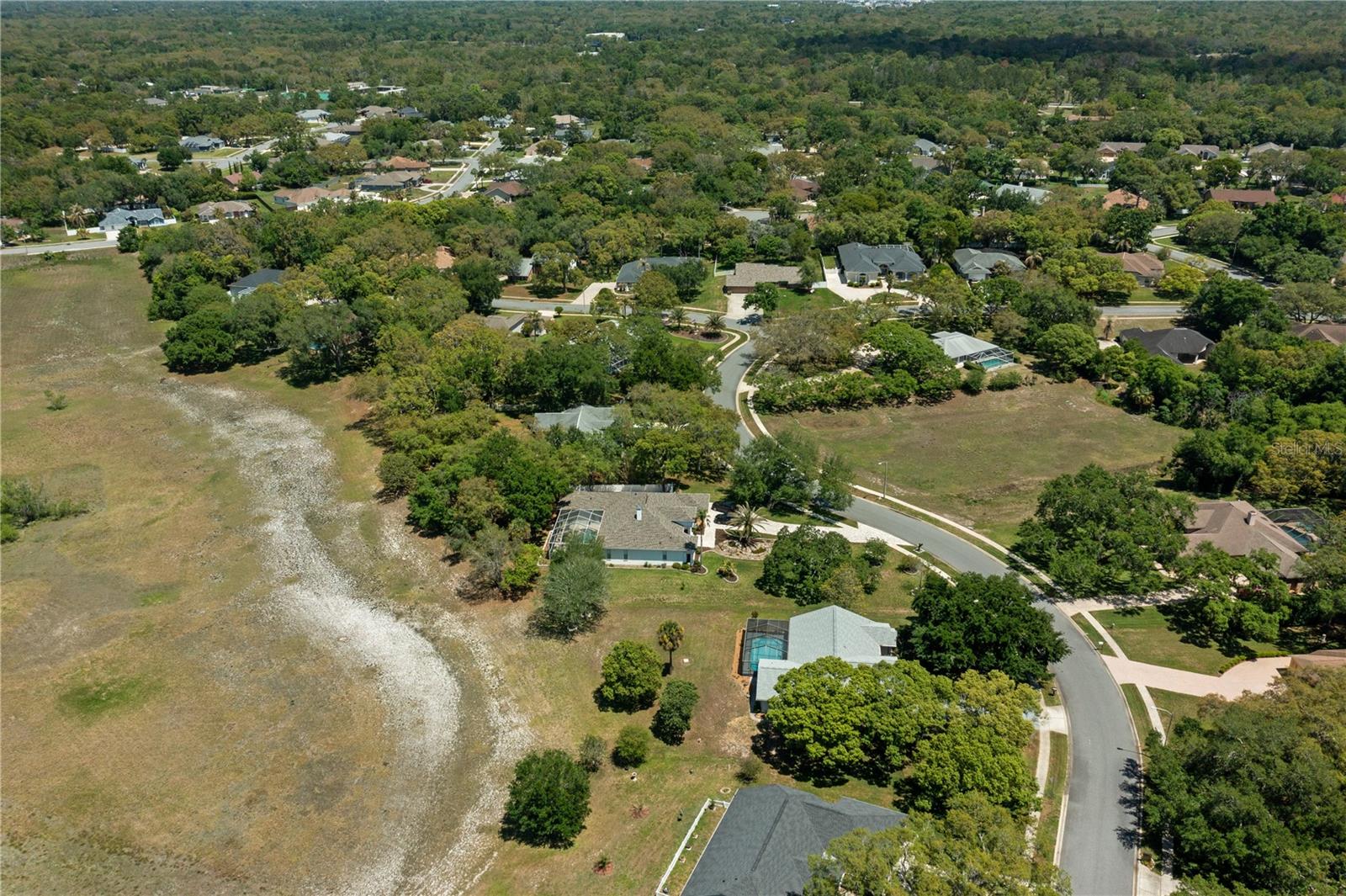 Listing photo id 44 for 18652 Autumn Lake Boulevard