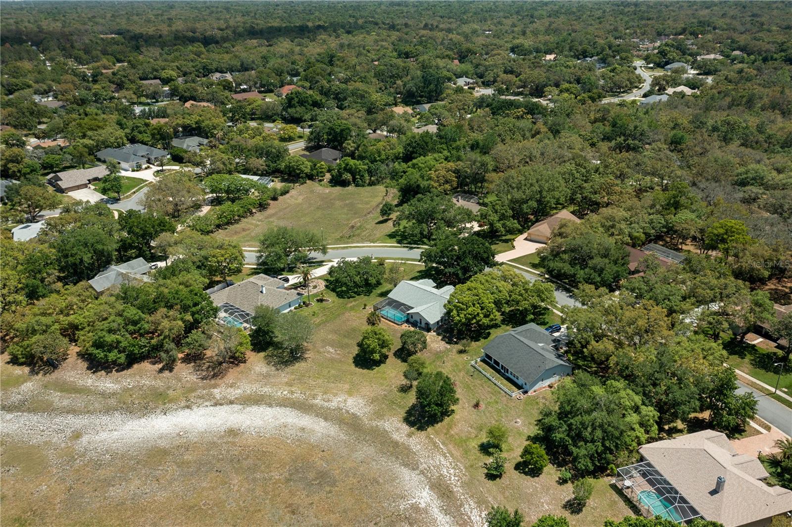 Listing photo id 45 for 18652 Autumn Lake Boulevard