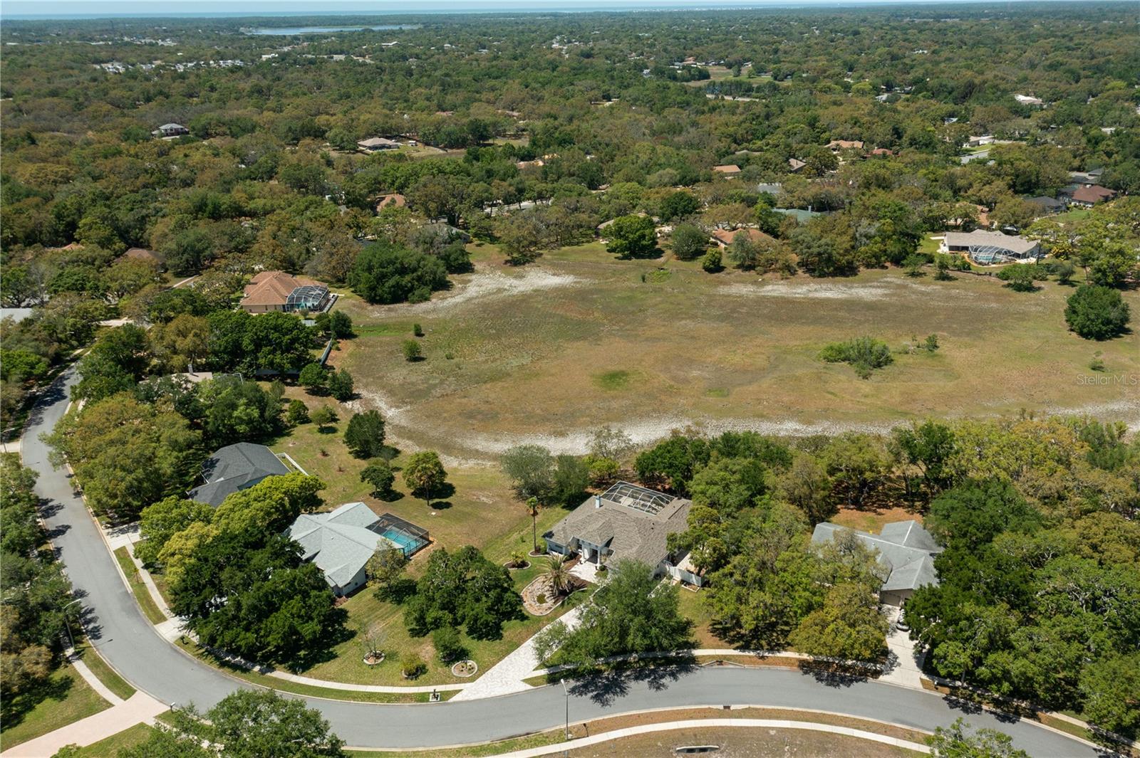 Listing photo id 48 for 18652 Autumn Lake Boulevard