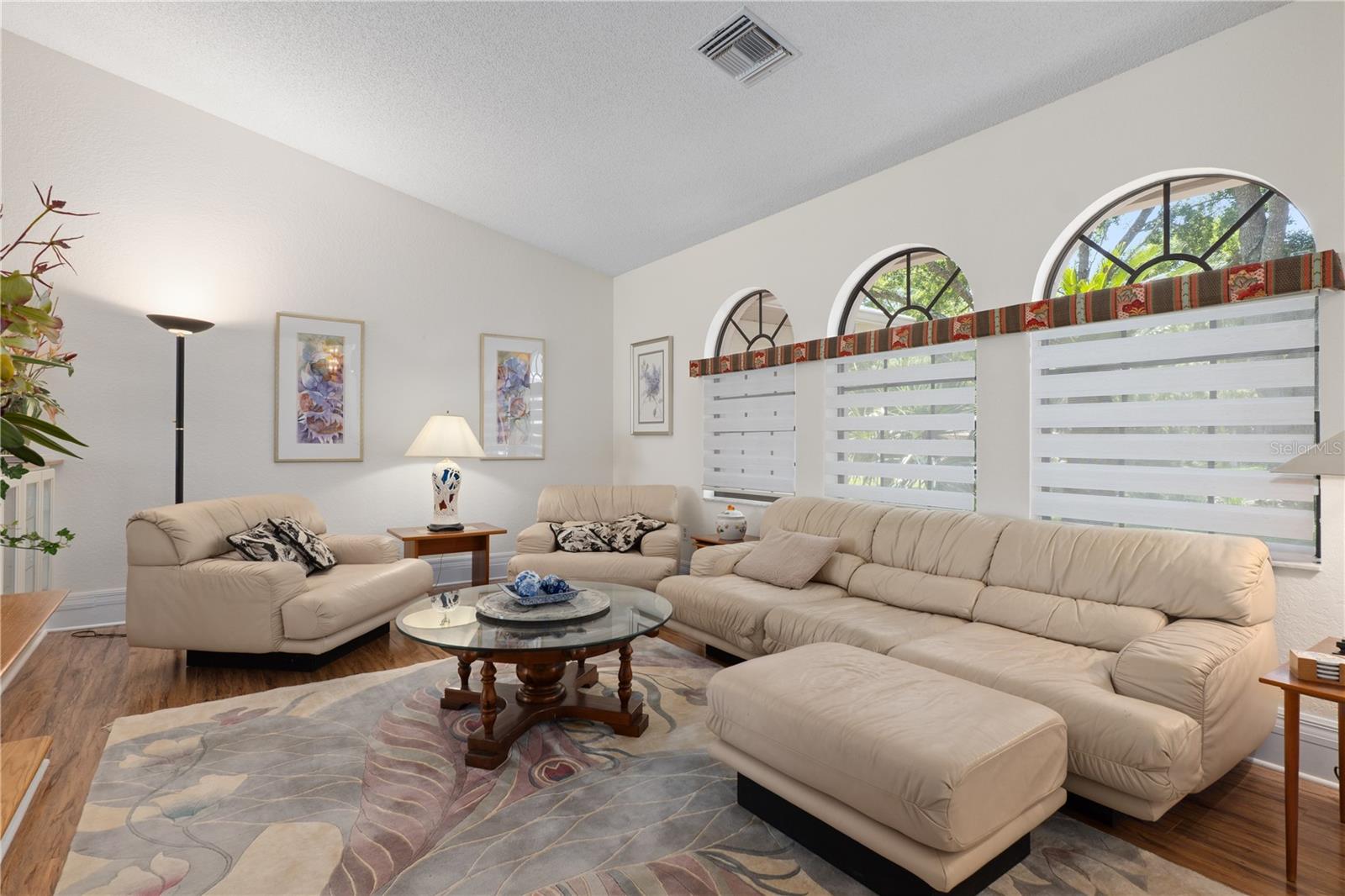 Listing photo id 4 for 18652 Autumn Lake Boulevard