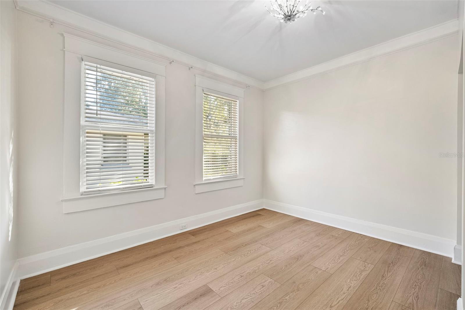 Image 16 of 33 For 5709 Suwanee Avenue