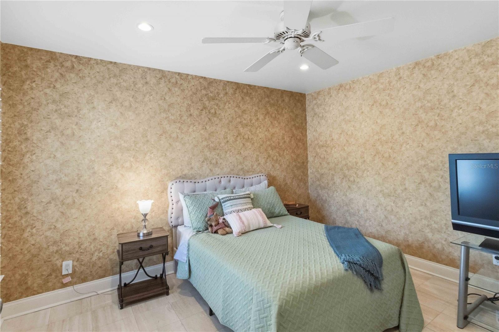 Image 21 of 43 For 5414 Crescent Drive