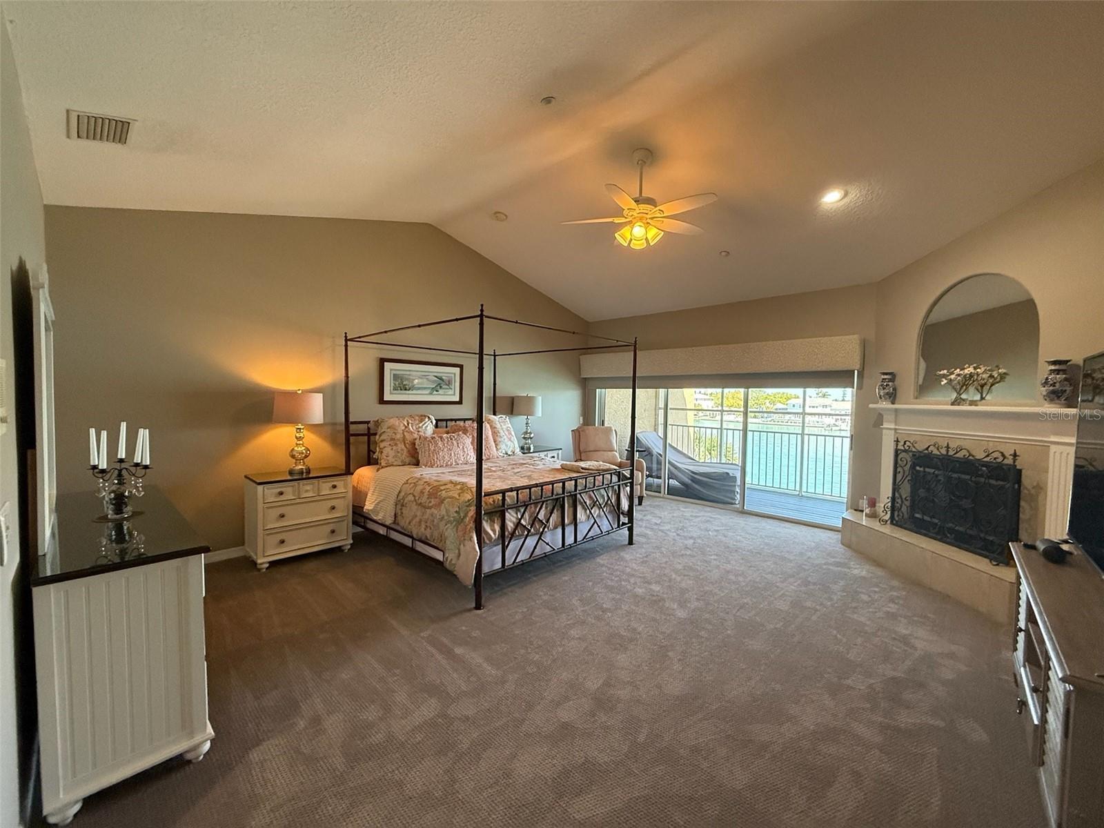 Image 11 of 20 For 10067 Gulf Boulevard