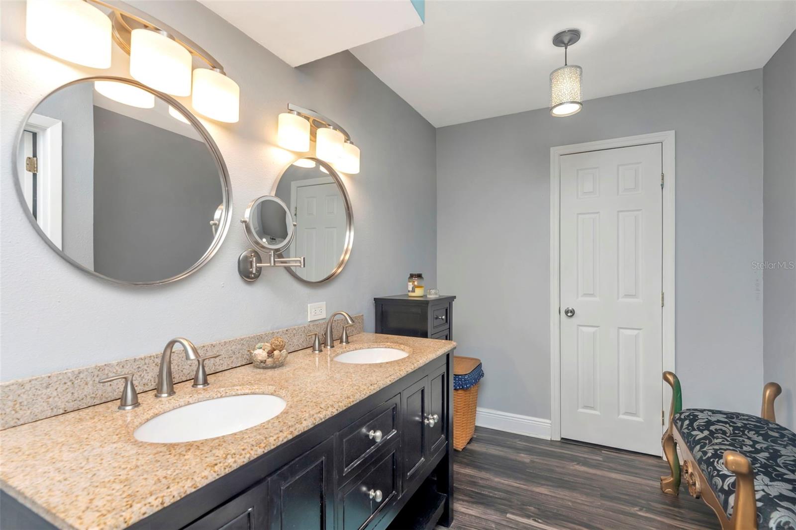 Image 27 of 51 For 1424 Stewart Boulevard