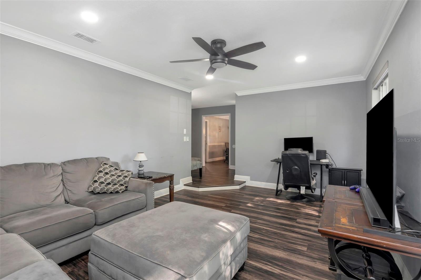 Image 8 of 51 For 1424 Stewart Boulevard