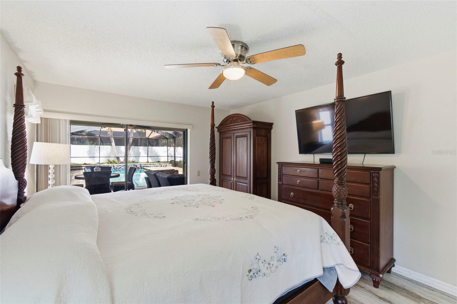 Image 16 of 58 For 2418 Anthony Avenue